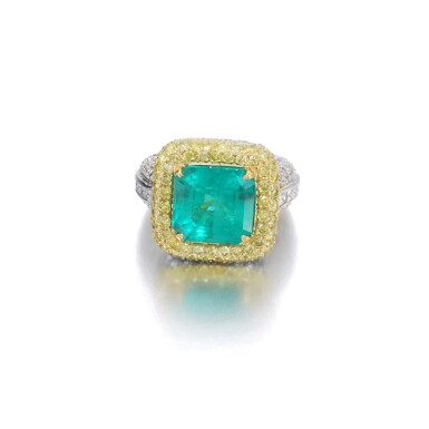 View full screen - View 1 of Lot 1147. Emerald and diamond ring.