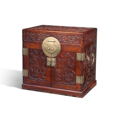 View full screen - View 1 of Lot 346. A HUANGHUALI TABLE-TOP CHEST, QING DYNASTY, 19TH CENTURY | 清十九世紀 黃花梨花卉紋官皮箱.