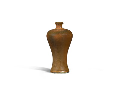 View full screen - View 1 of Lot 125. A flambé glazed meiping, Qing dynasty, 18th Century | 清十八世紀 窰變釉小梅瓶.