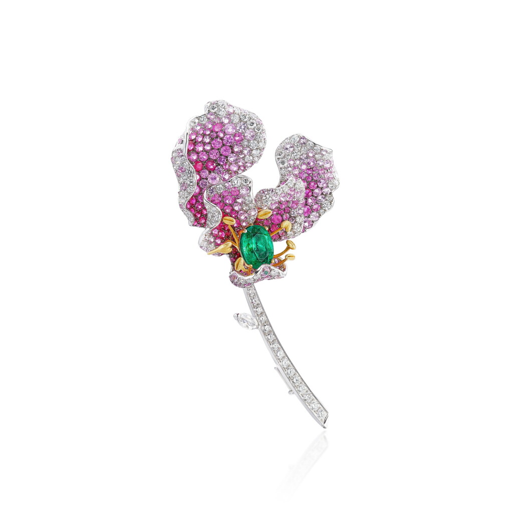 View full screen - View 1 of Lot 553. Emerald, Ruby, Pink Sapphire and Diamond Brooch | 祖母綠 配 紅寶石, 粉紅色剛玉 及 鑽石 胸針.