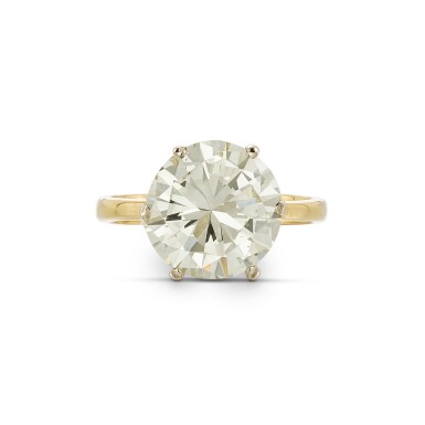 View full screen - View 1 of Lot 73. Diamond Ring.
