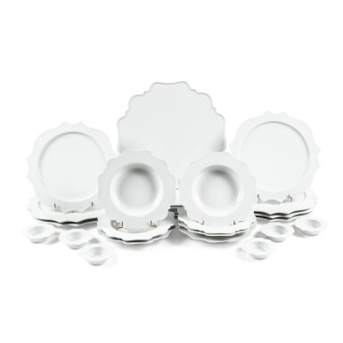 View full screen - View 1 of Lot 484. Paola Navone, A Porzellanmanufaktur Reichenbach white porcelain “Taste” part dinner service, modern | Ein Weißporzellan „Taste“ Serviceteil der Porzellanmanufaktur Reichenbach, modern.