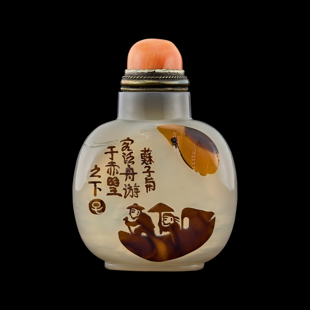 View full screen - View 1 of Lot 1030. An inscribed chalcedony 'red cliff' snuff bottle | 玉髓赤壁圖鼻煙壺.