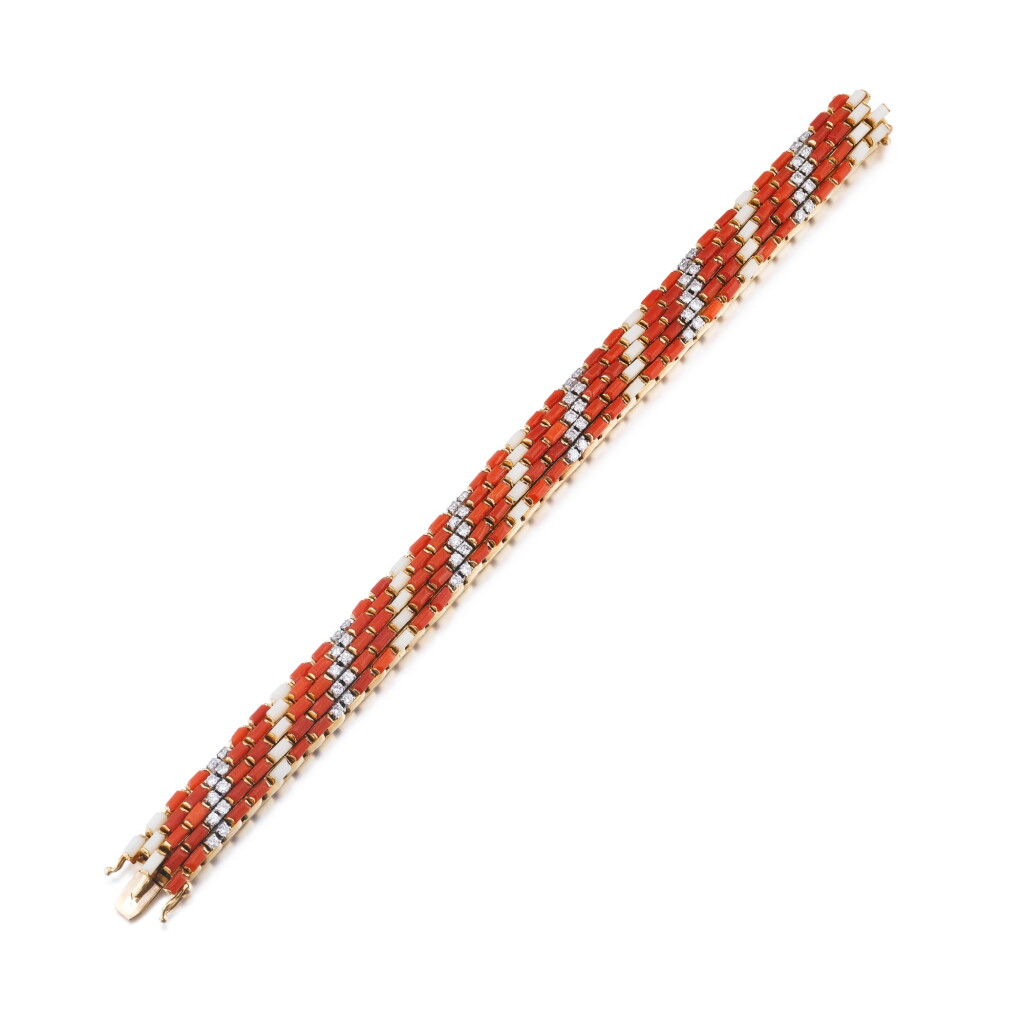 View full screen - View 1 of Lot 118. Bracelet corail et diamants | Coral and diamond bracelet.