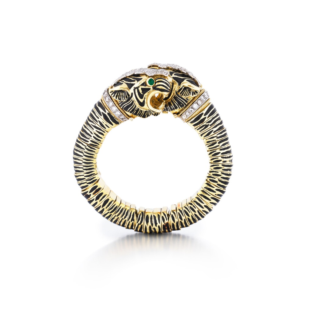 View full screen - View 1 of Lot 138. Bracelet émail, émeraude et diamant | Enamel, emerald and diamond bracelet.