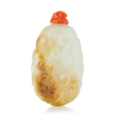 View full screen - View 1 of Lot 3042. A White Jade 'Chilong' Snuff Bottle Qing Dynasty, 18th - 19th Century | 清十八至十九世紀 白玉穿花螭龍鼻煙壺.