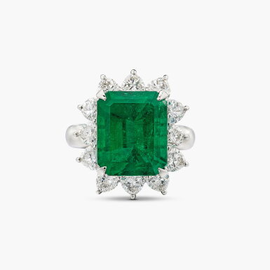 View full screen - View 1 of Lot 1430. Emerald and Diamond Ring | 7.33克拉「哥倫比亞」祖母綠 配 鑽石 戒指.
