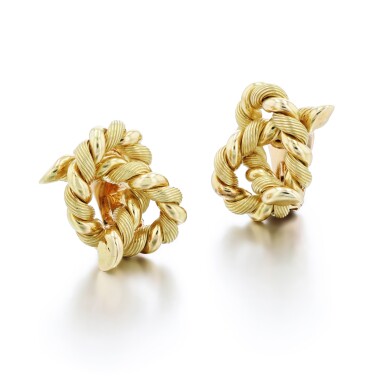 View full screen - View 1 of Lot 43. Hermes | Paire de clips d'oreille or | Pair of gold ear clips.
