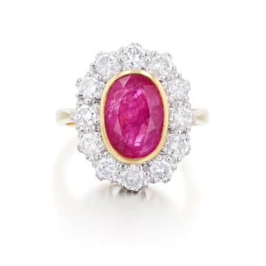View full screen - View 1 of Lot 359. Bague rubis et diamants | Ruby and diamond ring.