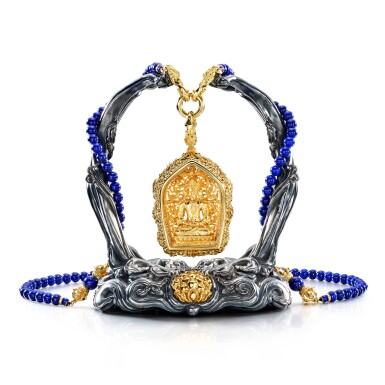 View full screen - View 1 of Lot 1857. Mei Hua | Microcarvings ‘Amitabha Buddha’, Piece Unique Gold, Lapis Lazuli, Ruby and Diamond Pendent Necklace | 梅花 | 微雕 '無量壽佛' 全球唯一 18K及20K黃金 配 108顆青金石 及 紅寶石 項鏈.