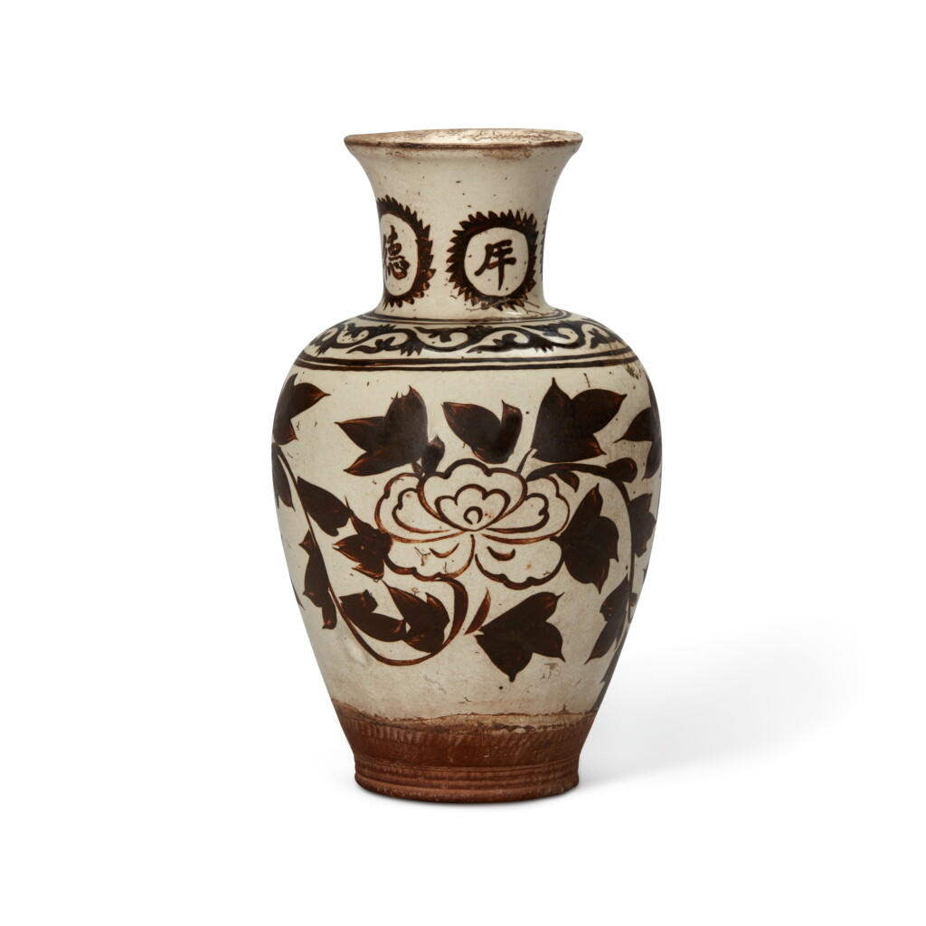 View full screen - View 1 of Lot 18. A painted 'Cizhou' 'peony' vase, Yuan dynasty | 元 磁州窰白地黑花瓶「德祐二年」仿款.