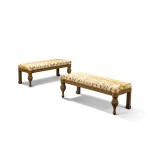 Paire de banquettes en bois laqué vert, vers 1980, attribuée à Renzo Mongiardino (1916-1998)