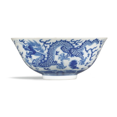View full screen - View 1 of Lot 263. A BLUE AND WHITE 'DRAGON' BOWL, DAOGUANG SEAL MARK AND PERIOD | 清道光 青花雲龍紋盌 《大清道光年製》款.