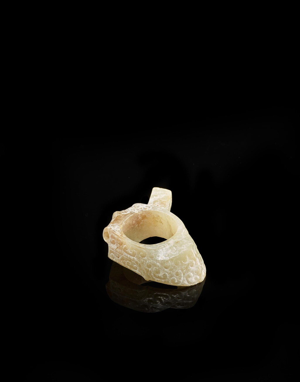 View full screen - View 1 of Lot 3754. A jade archer’s ring, Eastern Zhou dynasty, Warring States period | 東周戰國 玉韘.