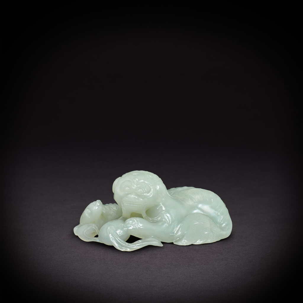 View full screen - View 1 of Lot 3556. A white jade 'lions' group, Qing dynasty, 18th century | 清十八世紀 白玉太獅少獅.