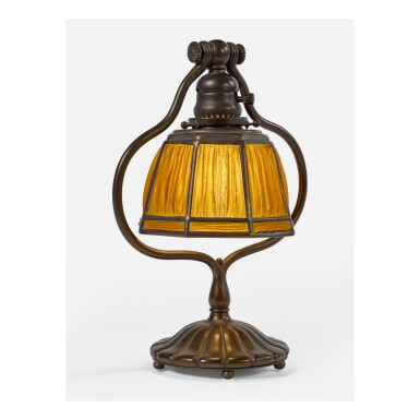 View full screen - View 1 of Lot 71. TIFFANY STUDIOS | "FAVRILE FABRIQUE" DESK LAMP.