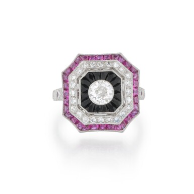 View full screen - View 1 of Lot 438. Bague rubis onyx et diamants | Ruby onyx and diamond ring.