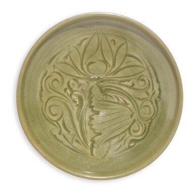 View full screen - View 1 of Lot 705. A CARVED 'YAOZHOU' CELADON-GLAZED 'LOTUS' DISH, NORTHERN SONG / JIN DYNASTY.