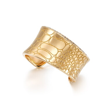 View full screen - View 1 of Lot 74. Diamond cuff.