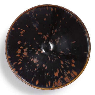View full screen - View 1 of Lot 11. A CIZHOU RUSSET-SPLASHED BLACK-GLAZED BOWL NORTHERN SONG – JIN DYNASTY | 北宋至金 磁州窰黑釉鐵鏽飛斑天目茶盞.