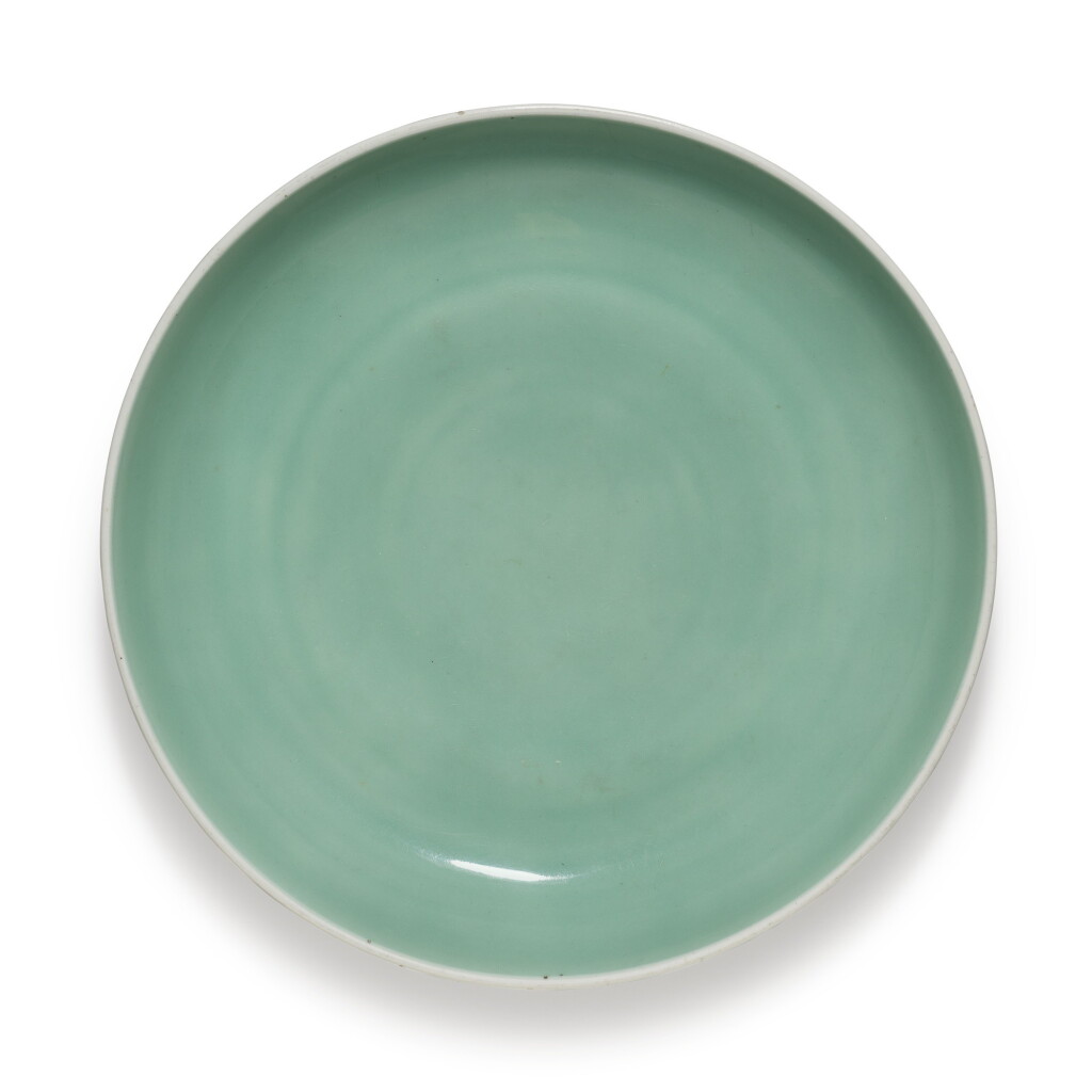 View full screen - View 1 of Lot 270. A LARGE CELADON-GLAZED DISH, QING DYNASTY, 18TH CENTURY | 清十八世紀 青釉大盤.