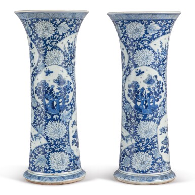 View full screen - View 1 of Lot 281. A pair of blue and white 'hundred antiques' beaker vases, Qing dynasty, Kangxi period | 清康熙 青花博古花鳥圖大花觚一對.