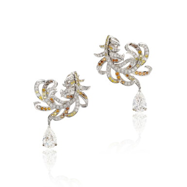 View full screen - View 1 of Lot 1777. Pair of Diamond Pendent Ear Clips | 寶詩龍 | 5.18 及 5.12克拉 梨形 H色 鑽石 耳墜一對.