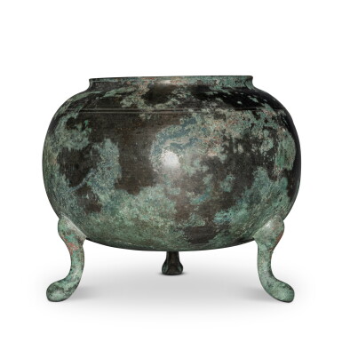 View full screen - View 1 of Lot 638. A bronze tripod vessel and ladle, Tang dynasty | 唐 銅弦紋三足鍑及勺.