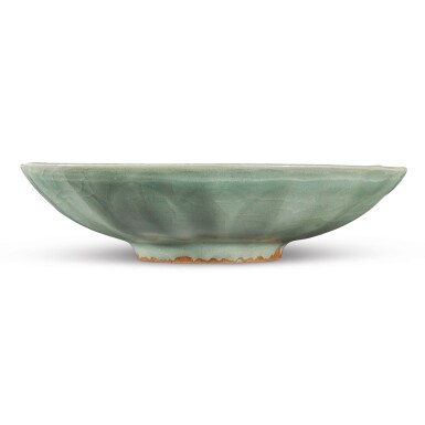 View full screen - View 1 of Lot 240. A 'Longquan' celadon-glazed 'lotus' dish, Southern Song dynasty | 南宋 龍泉窰青釉蓮瓣盤.
