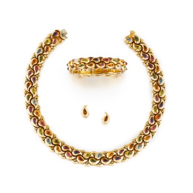View full screen - View 1 of Lot 874. Chopard | Parure or et pierres de couleur, "Cašmir" | Gem-set and gold demi-parure, 'Cašmir'.