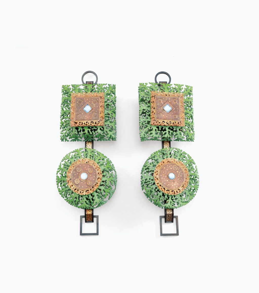 View full screen - View 1 of Lot 154. Paire d'appliques.