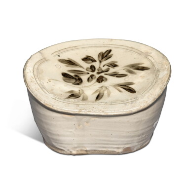 View full screen - View 1 of Lot 731. A painted 'Cizhou' 'floral' pillow, Yuan dynasty | 元 磁州窰白地黑花枕.