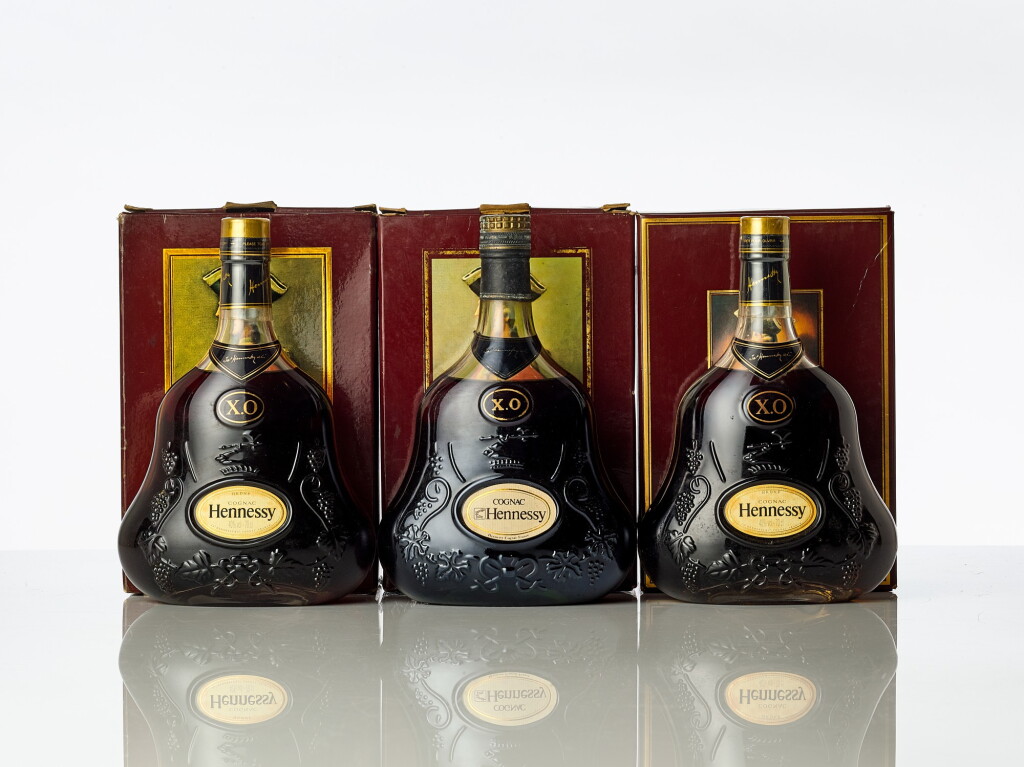 View full screen - View 1 of Lot 5101. Hennessey XO 40.0 abv NV (3 BT70).