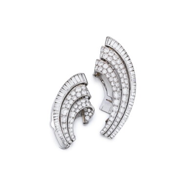 View full screen - View 1 of Lot 42. Paire de clips diamants | Pair of diamond clips.