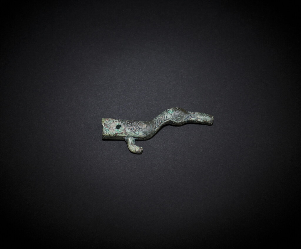 View full screen - View 1 of Lot 87. A rare bronze 'bird' finial, Eastern Zhou / Qin dynasty.