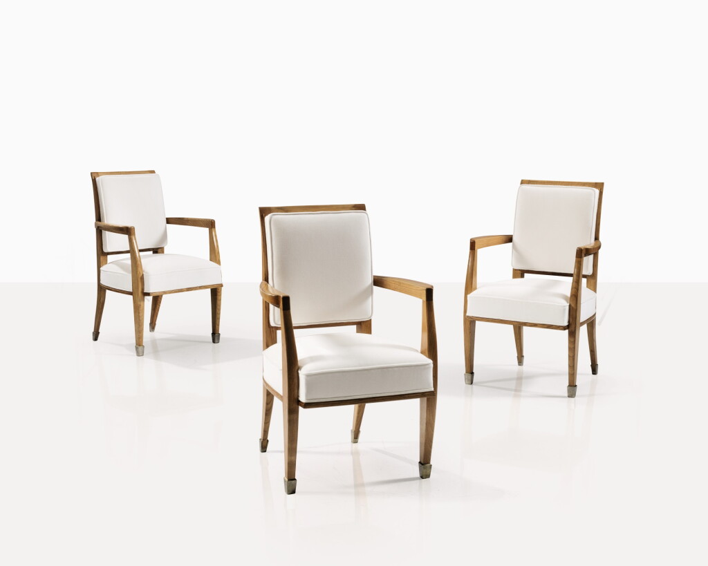 View full screen - View 1 of Lot 41. Suite de trois fauteuils, modèle Mixtléger.