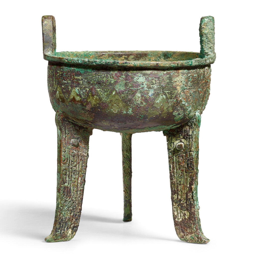 View full screen - View 1 of Lot 41. A RARE ARCHAIC BRONZE RITUAL FOOD VESSEL, DING SHANG DYNASTY, 12TH CENTURY BC | 商公元前十二世紀 青銅亞醜鼎 《亞醜》銘.