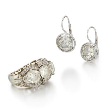 View full screen - View 1 of Lot 47. Diamond earrings and a ring (Anello e orecchini in diamanti).