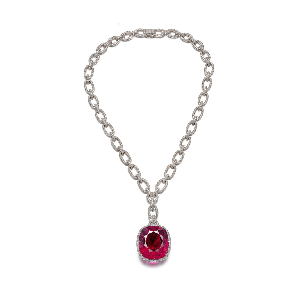View full screen - View 1 of Lot 1733. RUBELLITE AND DIAMOND PENDANT NECKLACE | 紅碧璽 配 鑽石 吊墜項鏈.