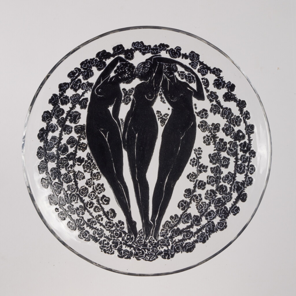 View full screen - View 1 of Lot 42. Trois Figurines Grand Plate.
