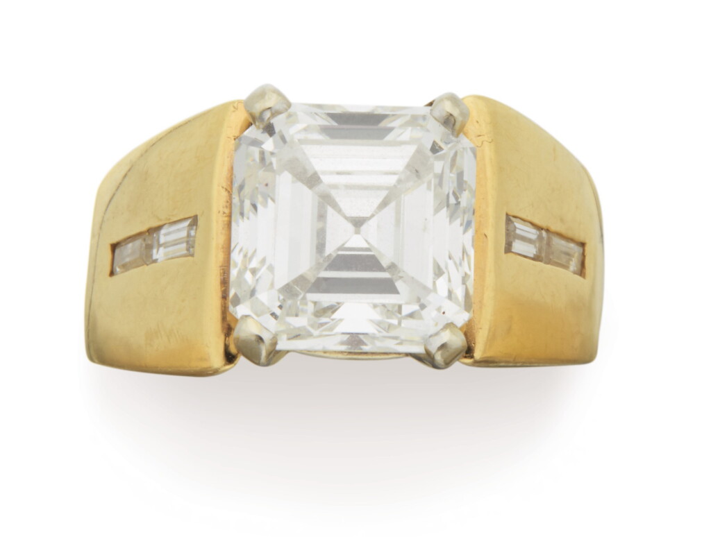 View full screen - View 1 of Lot 393. GOLD AND DIAMOND RING.