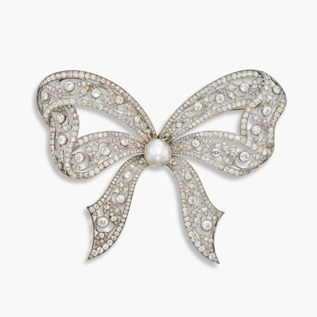 View full screen - View 1 of Lot 13. Fine and Impressive Natural Pearl and Diamond Brooch 珍稀非凡 天然珍珠 配 鑽石 胸針.