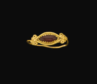 View full screen - View 1 of Lot 82. A HELLENISTIC GOLD AND GARNET RING, CIRCA 3RD/2ND CENTURY B.C..