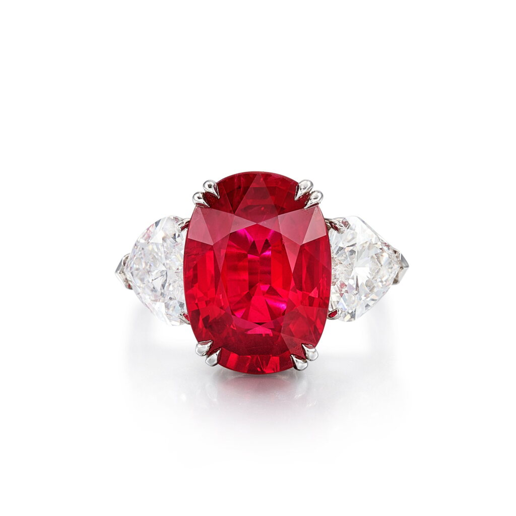 Voir en plein écran - Voir 1 du lot 519. Ruby and Diamond Ring | 紅寶石 配 鑽石 戒指(紅寶石重約10.28克拉).