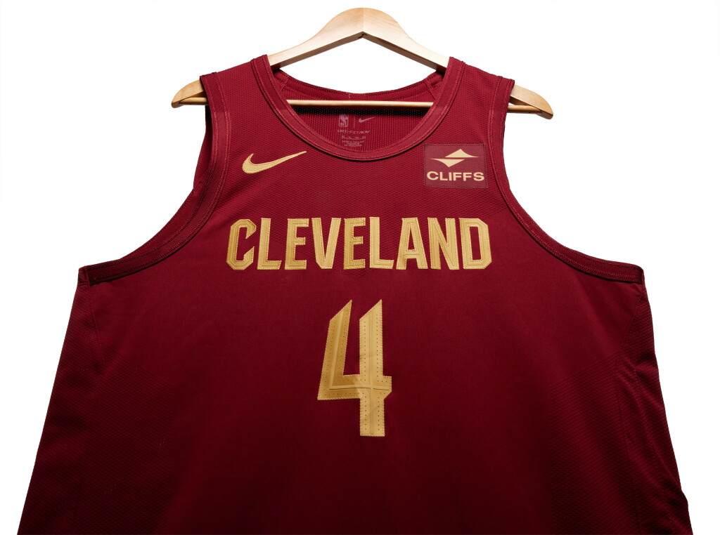全萤幕检视 - 查看58Evan Mobley Cleveland Cavaliers 2023-2024 Game Worn Icon Edition Jersey | Double-Double的1