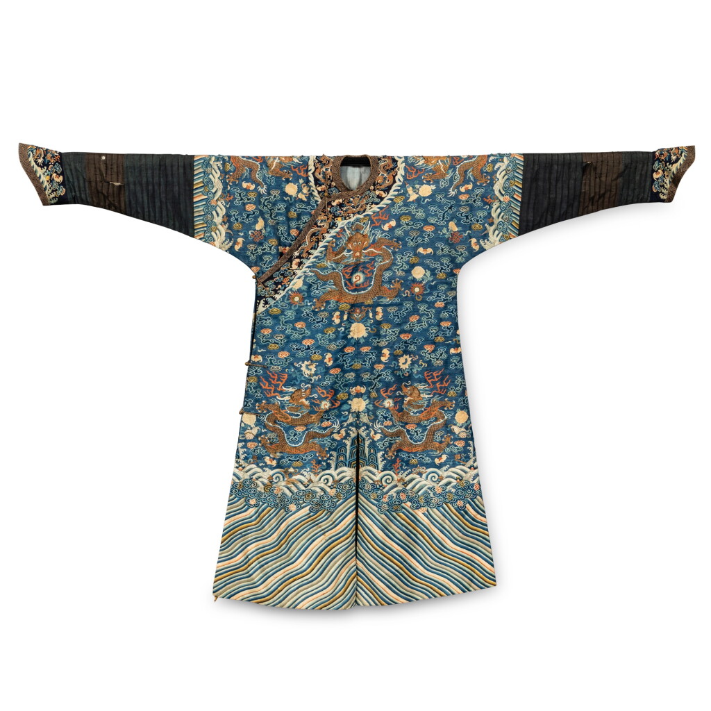 View full screen - View 1 of Lot 120. A blue-ground embroidered silk 'dragon' robe, Jifu, Qing dynasty, 19th century | 清十九世紀 藍地繡雲龍紋袍吉服.