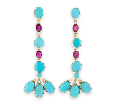 View full screen - View 1 of Lot 60. PAIRE DE PENDANTS D'OREILLE TURQUOISE, RUBIS ET DIAMANTS | PAIR OF TURQUOISE, RUBY AND DIAMOND PENDENT EARRINGS.