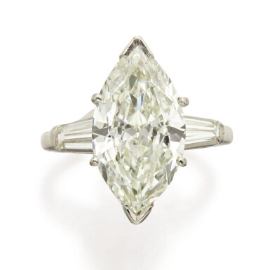 View full screen - View 1 of Lot 387. DIAMOND RING.