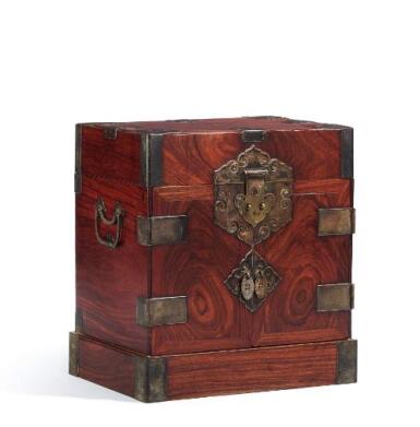 View full screen - View 1 of Lot 9582. A huanghuali seal chest, guanpixiang, Late Ming - early Qing dynasty | 明末清初 黃花梨官皮箱.