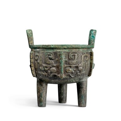 View full screen - View 1 of Lot 244. An archaic bronze ritual food vessel (Ding), Late Shang dynasty | 商末 青銅饕餮紋鼎.